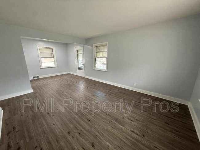 Building Photo - 2101 W Fairmount Ave