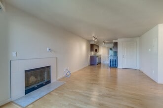 Building Photo - 3045 20th Ave W