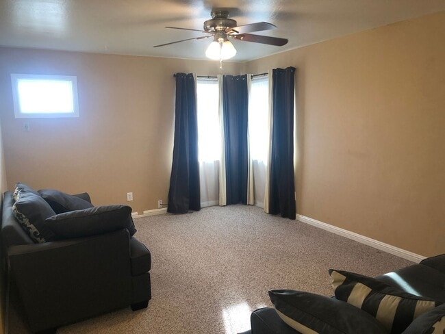Foto del edificio - Clean Neat 3 Bedroom 2 Bathroom 1008 sft Rancho Cordova Home for Lease.
