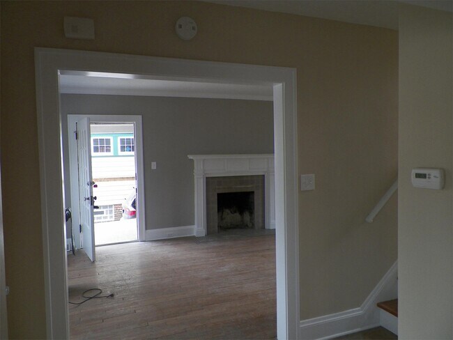 Building Photo - 2624 S Taylor Rd
