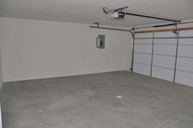 Building Photo - emi1043