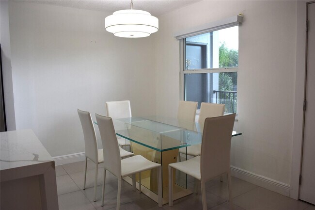 Foto del edificio - 13250 SW 4th Ct