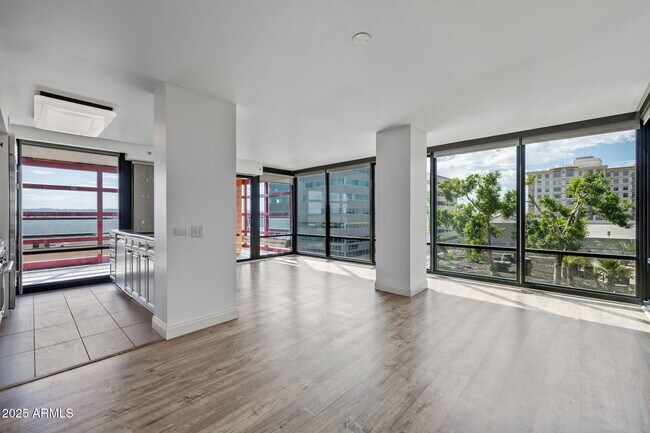 Foto del edificio - 4808 N 24th St