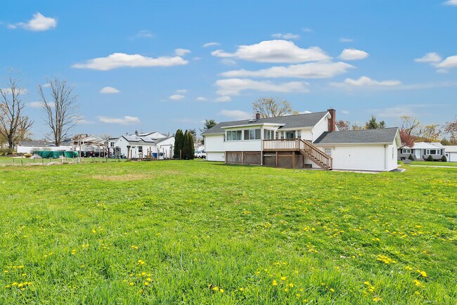 Building Photo - 34 Manor Dr
