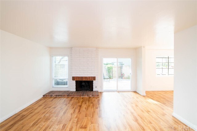 Foto del edificio - 10 Oak Tree Ln