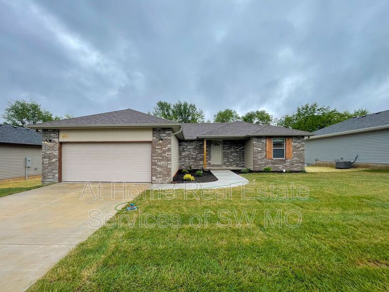 Primary Photo - 644 S Southgate Dr