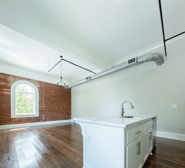 Foto del edificio - 201-201 W Jefferson St