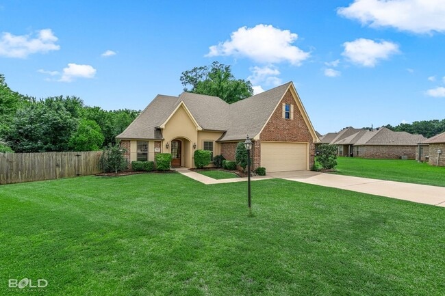 Building Photo - 302 Oscar Cir