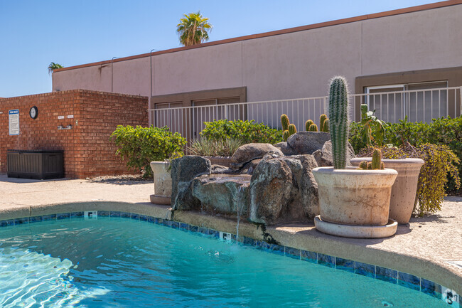 Piscina - Olive Ridge Senior Living