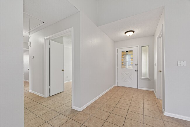 Building Photo - 5211 Devon Green Dr