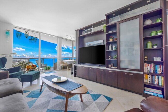 Foto del edificio - 6365 Collins Ave
