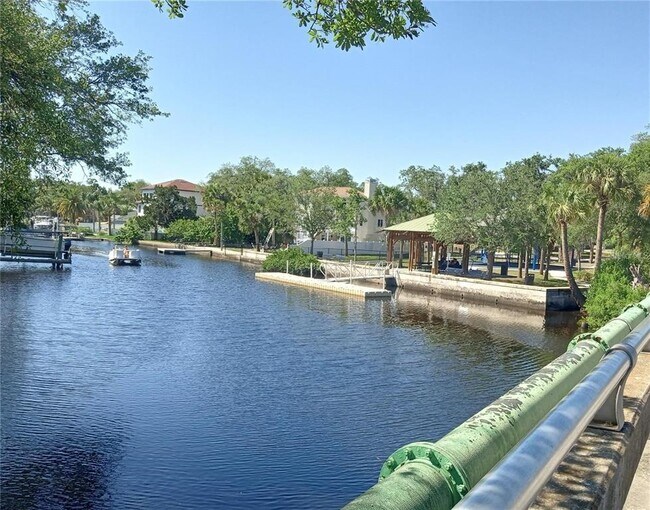 Foto del edificio - 5708 Townhouse Dr