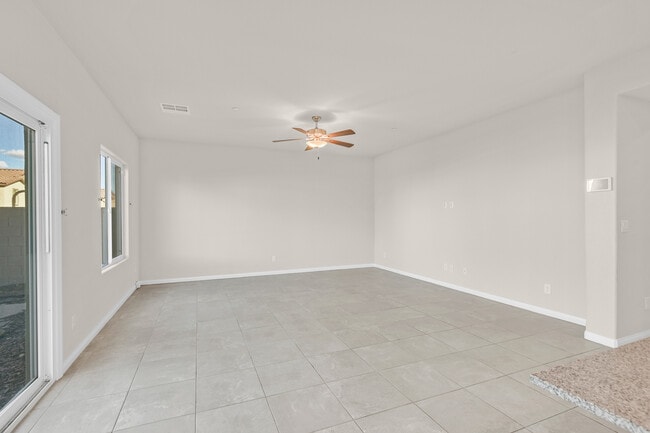 Building Photo - 468 Silverweed Ave