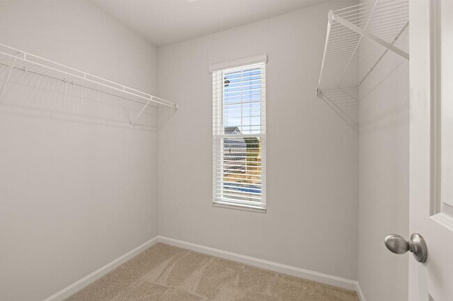 Foto del edificio - 721 Grovebury Ct