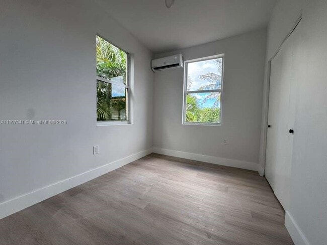 Foto del edificio - 2425 SW 6th St