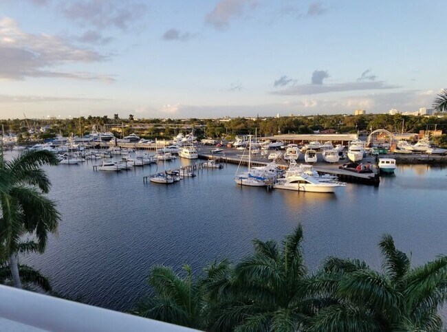 Foto del edificio - 1871 NW South River Dr