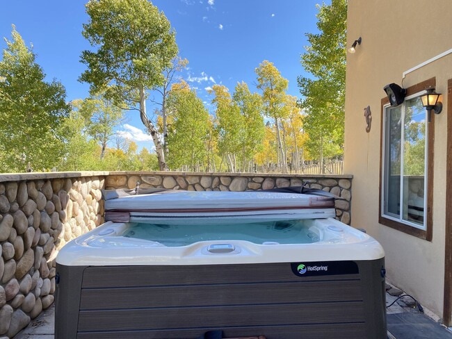 hot tub - 850 Blacksmith Rd