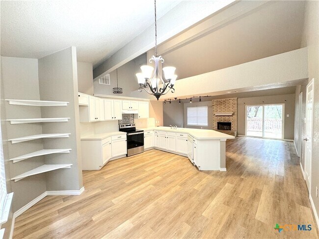 Building Photo - 818 Canyon Oaks Drive