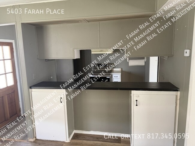 Foto del edificio - 5403 Farah Pl
