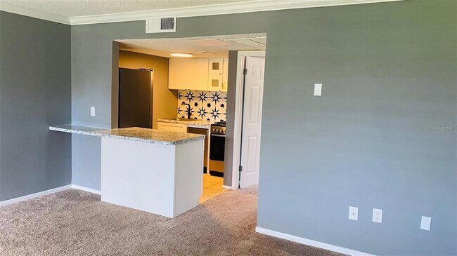 Foto del edificio - 121 Oyster Bay Cir