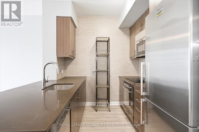 Building Photo - 6 Eva Rd