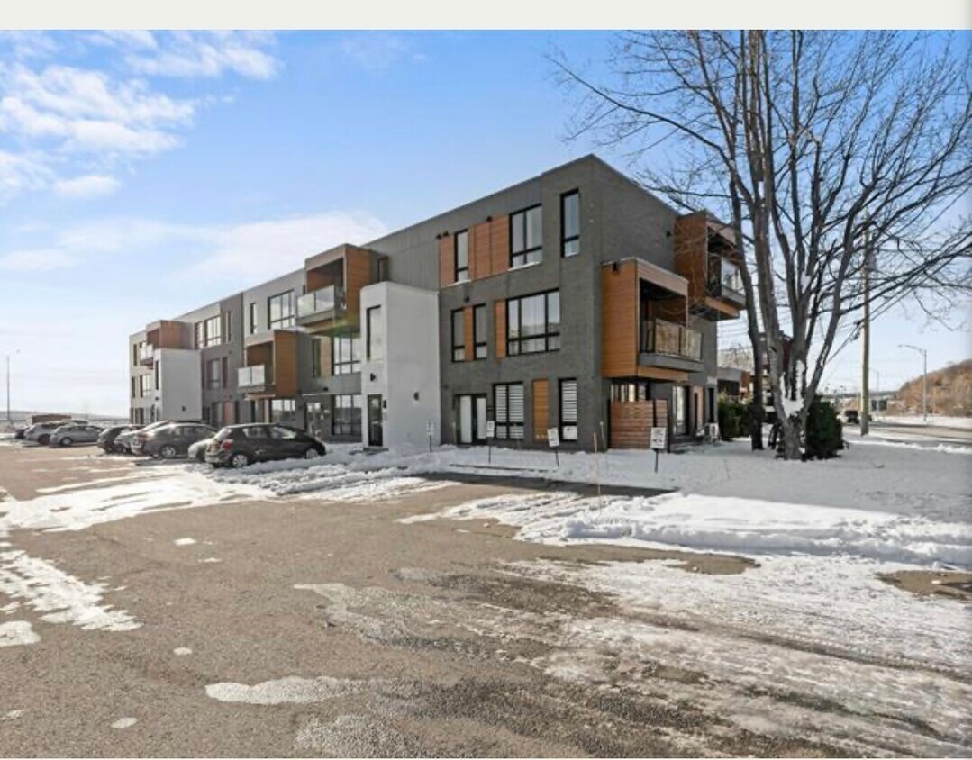 Primary Photo - 3848 Boul Sainte-Anne