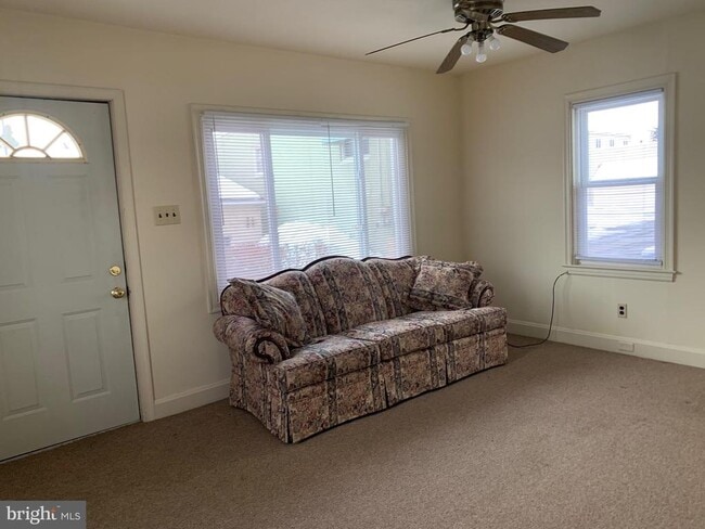 Building Photo - 304 Cherry St