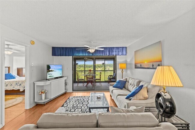 Foto del edificio - 1942 Golf View Dr