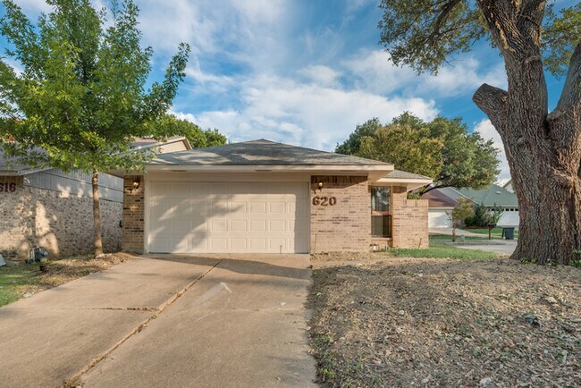 Building Photo - 620 Via Miramonte
