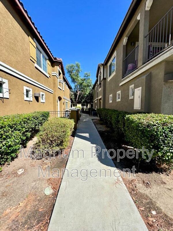 Building Photo - 25826 Iris Ave