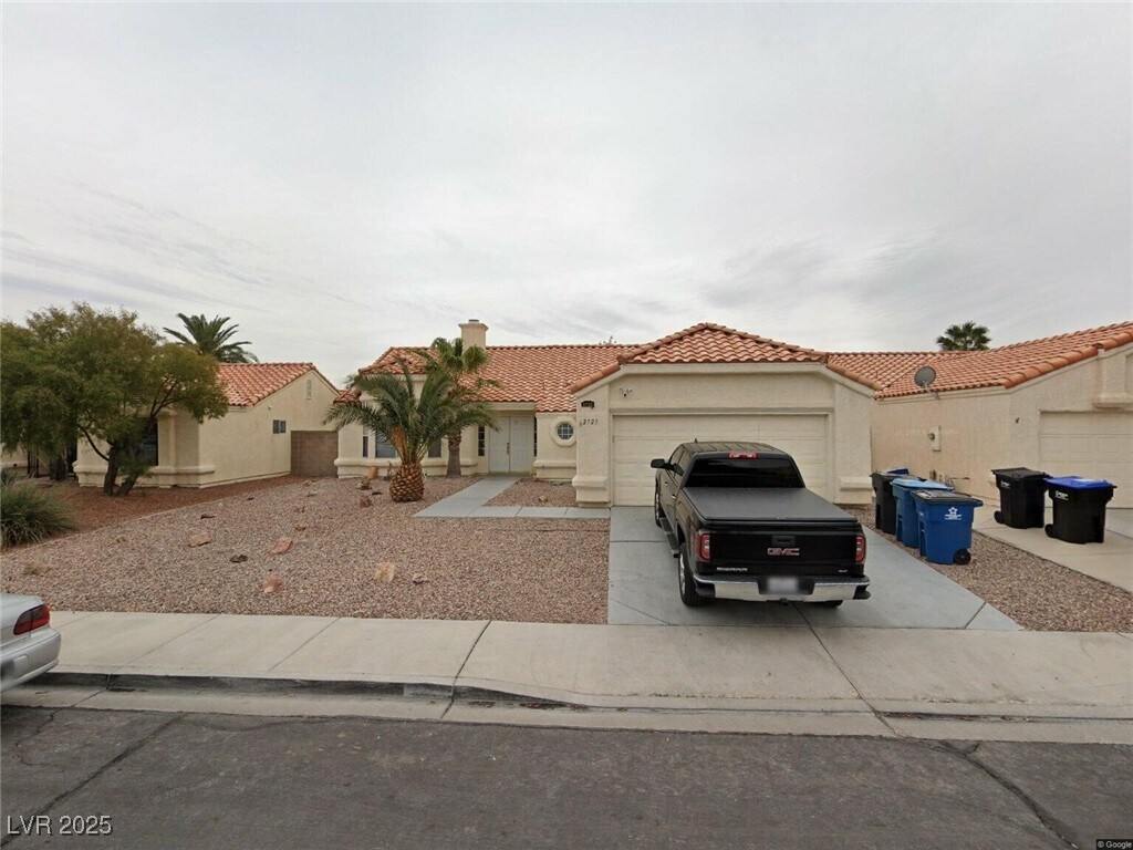 Primary Photo - 2725 Pinewood Ave