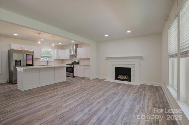 Foto del edificio - 3900 Rhodes Ave