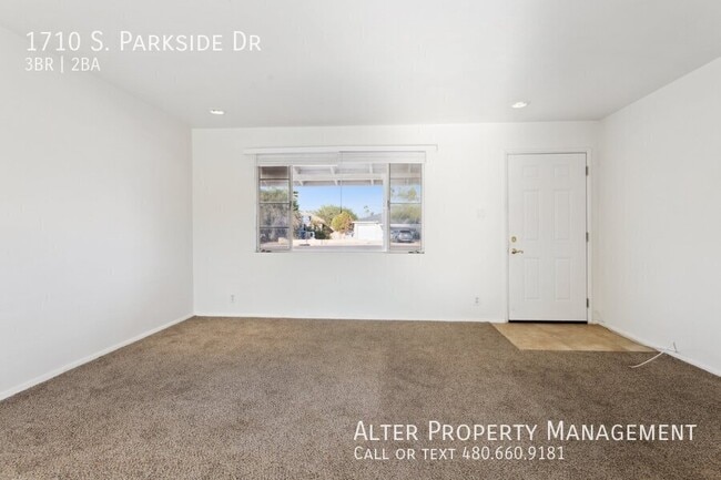 Building Photo - 1710 S Parkside Dr
