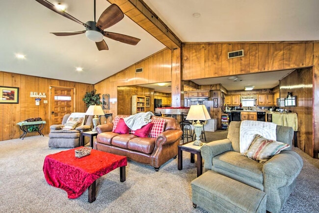 Foto del edificio - 928 Welch Ln