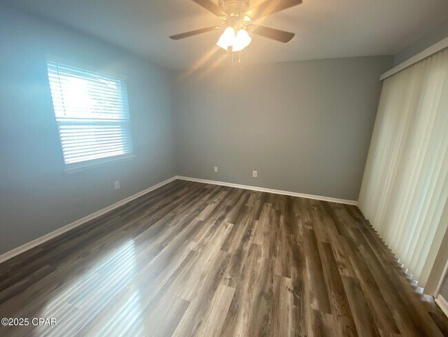 Foto del edificio - 1021 11th Ct