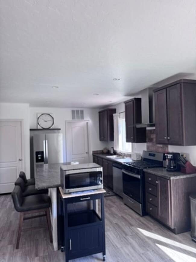 Building Photo - Beautiful 4BD/2BA Crowley Lake Home | Modern Finishes | Car Garage | Mountain Views