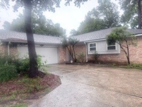 Building Photo - 23918 Farm Hill Dr