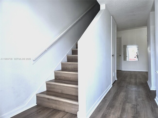Foto del edificio - 300 NW 107th Ave