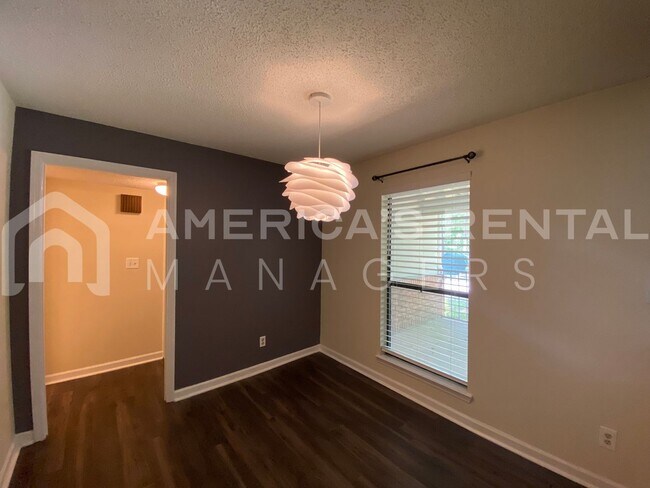 Building Photo - Apartment for Rent in Hoover! Available to...