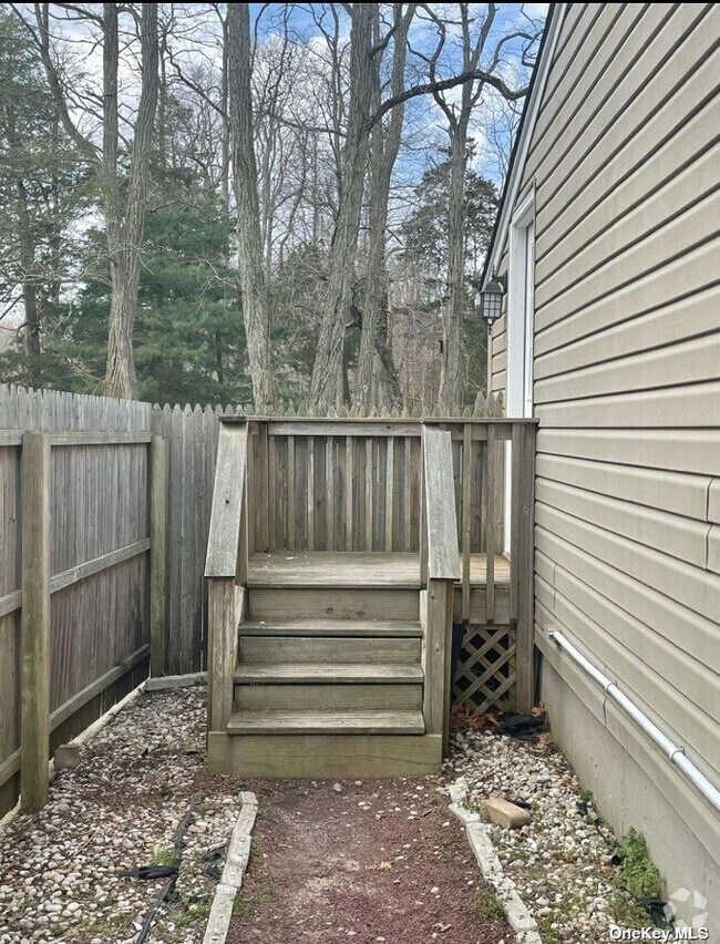 Apartments in Suffolk County, NY under 1,800