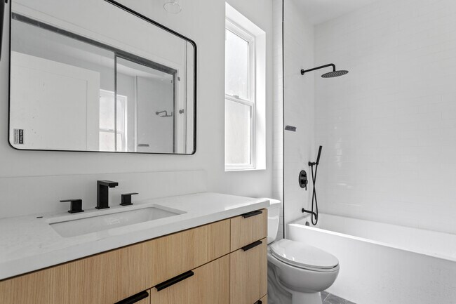 Building Photo - 713 N Gramercy Pl