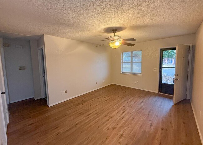 Foto del edificio - 733 W Perry Dr