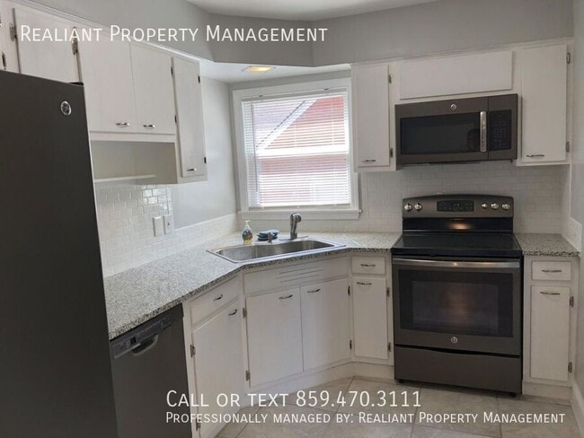 Building Photo - 149 St. Ann-