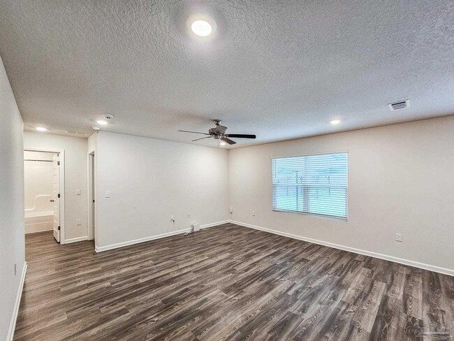 Building Photo - 5249 Peach Dr