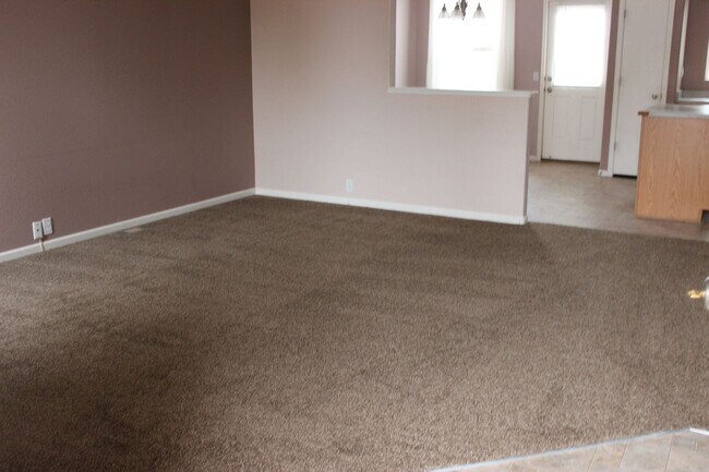 Foto del edificio - TWO BEDROOM TOWNHOME