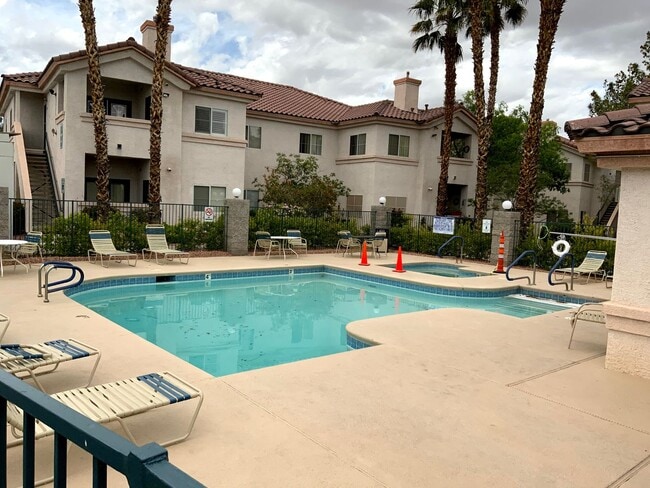 Building Photo - Summerlin  2 Bed / 2 Bath Ground floor Condo w/Fireplace