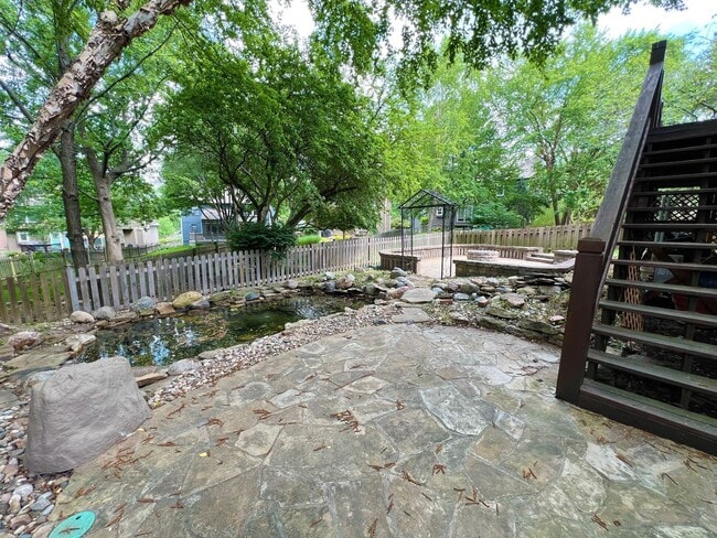 Building Photo - Charming 3-Bedroom Home with Spacious Back...
