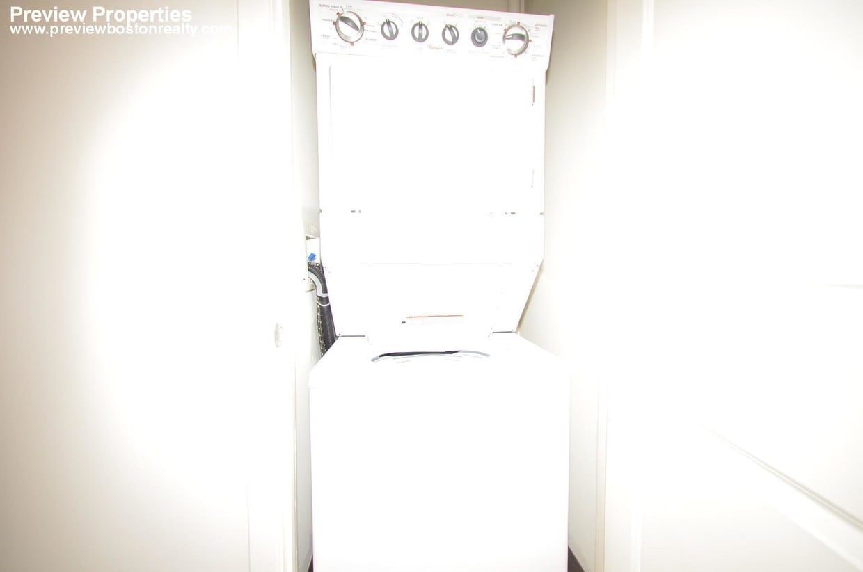 Building Photo - 50 Lewis St