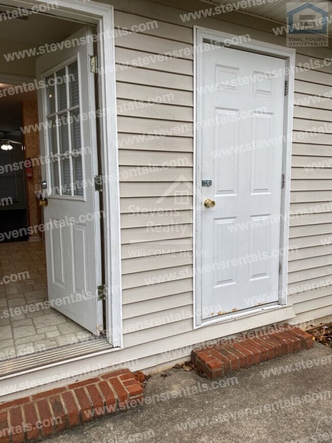 Foto del edificio - 306 Oriole Dr