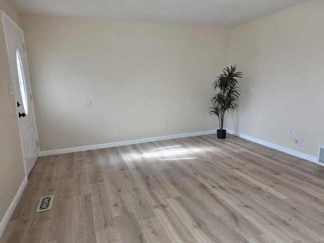 Foto del edificio - 3264 W 4700 S